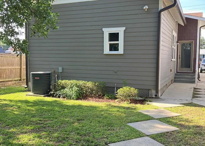 De Soto Close To Downtown And Beaches Holiday home Pensacola